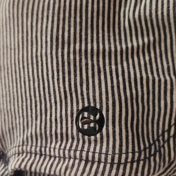 Lululemon Yogini 5 Year Long Sleeve Scoop Neck Pullover T Shirt Stripe - Picture 8 of 8